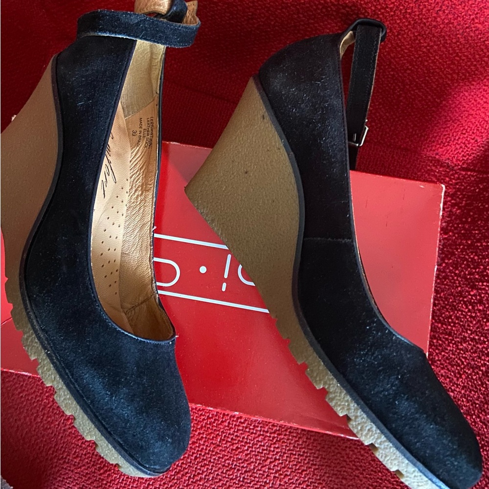 Black Wedge Heel Women's Shoes. Very comfortable
